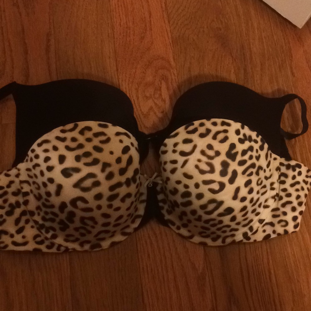 2for 1 Victorias Secret bras